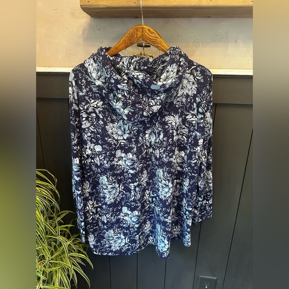 LuluaRoe Simply Comfortable Plus Size Floral Blue and White Hoodie size‎ 2XL - Picture 2 of 10